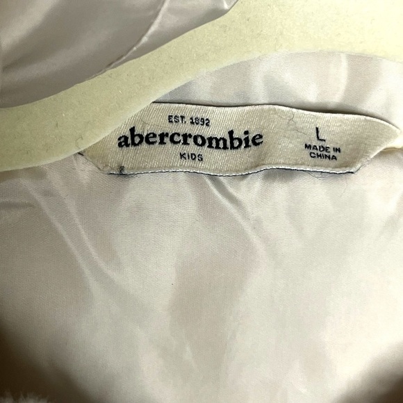 Abercrombie Kids Faux Fur Zip Front Hoodie Slip pockets White Size L - Picture 6 of 6